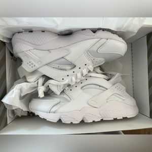 Nike Women’s Air Huarache, White, Size 8